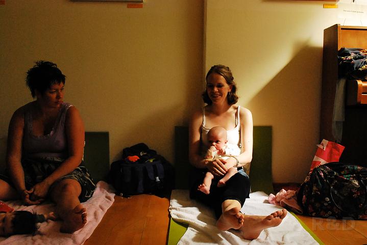 Zonneoog babymassage mei 2009 (3).JPG